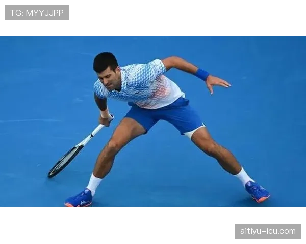 德约科维奇随手拎的包，让我瞬间怀疑我的月薪都去哪儿了